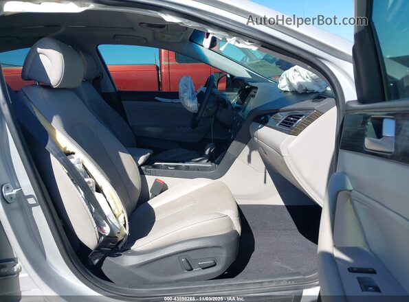5NPE34AF4GH346024 2016 HYUNDAI SONATA Серебряный Вид салона спереди
