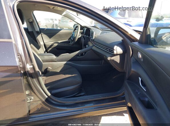 5NPLM4AG3NH079288 2022 HYUNDAI ELANTRA Черный Вид салона спереди