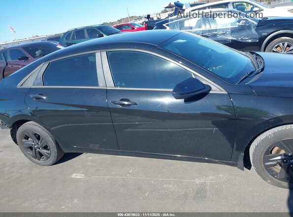 5NPLS4AG8NH056286 2022 HYUNDAI ELANTRA Black Widok wnętrza 360 stopni