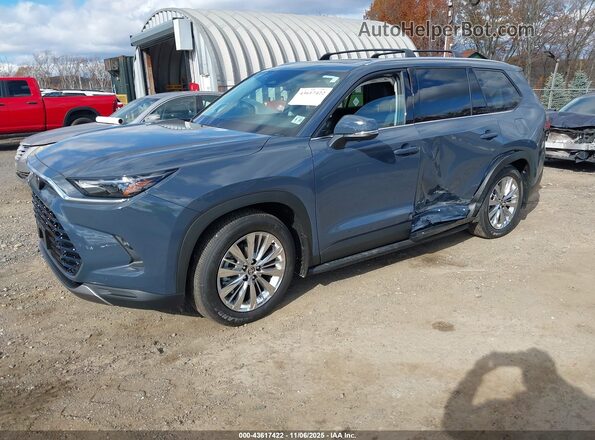 5TDAAAB54SS100702 2025 TOYOTA GRAND HIGHLANDER Blue Vista tres cuartos delantera izquierda