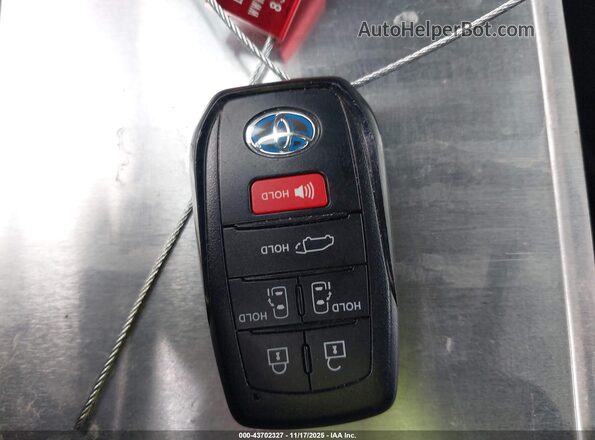 5TDDRKEC4SS237449 2025 TOYOTA SIENNA Silver წინა პანელის ხედი
