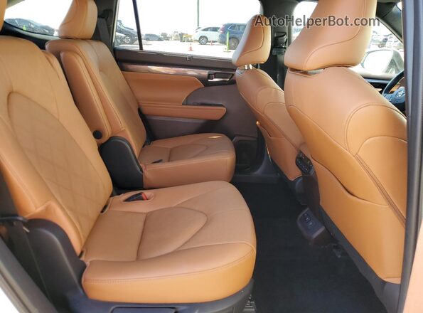 5TDFZRBH8LS021879 2020 TOYOTA HIGHLANDER Белый Вид задней части салона