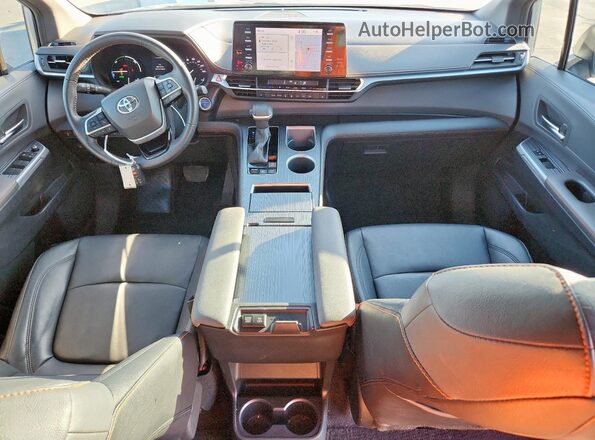 5TDXRKEC2PS155238 2023 TOYOTA SIENNA Silver Вид панелі приладів