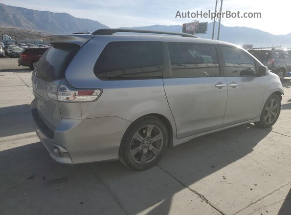 5TDXZ3DC7JS927358 2018 TOYOTA SIENNA Silver Trasero derecho