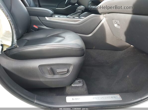 5TDYARAHXMS006576 2021 TOYOTA LIMITED White Vista interior delantera