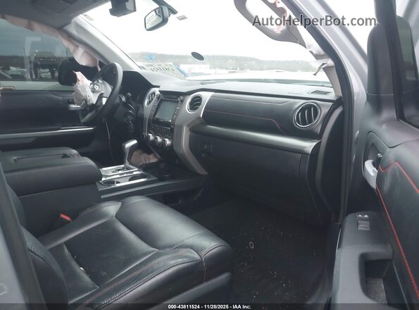 5TFDW5F1XHX654584 2017 TOYOTA TUNDRA Gray Widok wnętrza z przodu