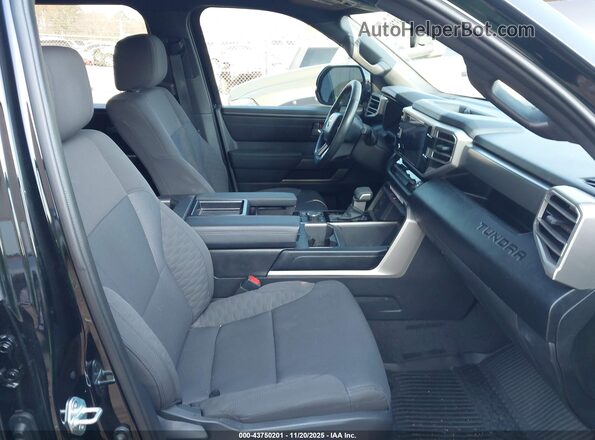 5TFLA5DB2SX248702 2025 TOYOTA TUNDRA Черный Вид салона спереди