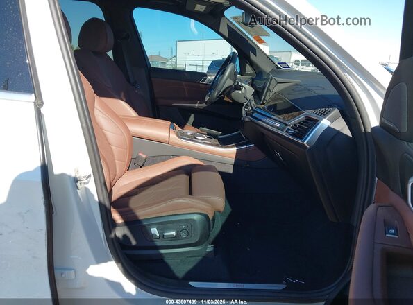 5UX13EU07R9T09569 2024 BMW X5 White Widok wnętrza z przodu