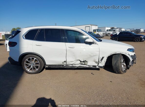 5UX13EU07R9T09569 2024 BMW X5 White Widok wnętrza 360 stopni