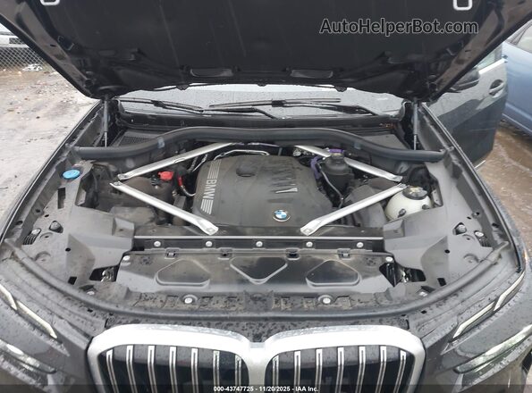 5UX23EM00P9P41714 2023 BMW X7 Black Widok z tyłu