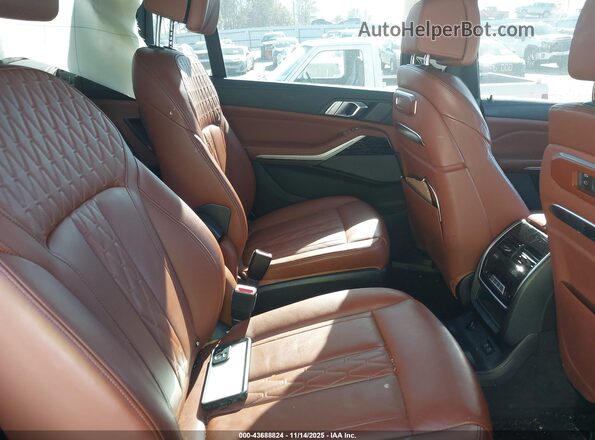 5UX23EM01P9N95968 2023 BMW X7 White VIN კოდის სტიკერის ხედი