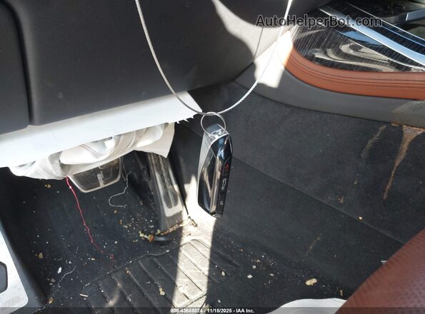 5UX23EM01P9N95968 2023 BMW X7 White წინა პანელის ხედი