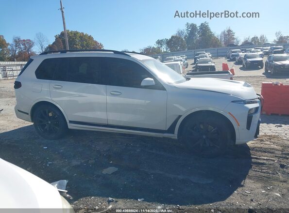 5UX23EM01P9N95968 2023 BMW X7 White უკანა სალონის ხედი