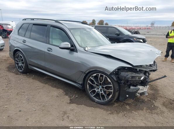 5UX23EM01T9082147 2026 BMW X7 Серый Передняя правая четверть