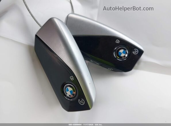 5UX23EM01T9082147 2026 BMW X7 Серый Вид панели приборов