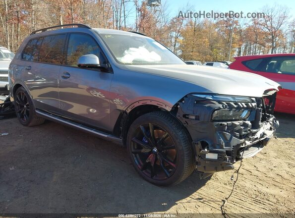 5UX23EM08R9V77437 2024 BMW X7 Gray Przód prawy