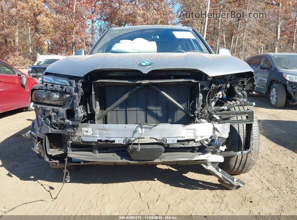5UX23EM08R9V77437 2024 BMW X7 Gray Widok z przodu