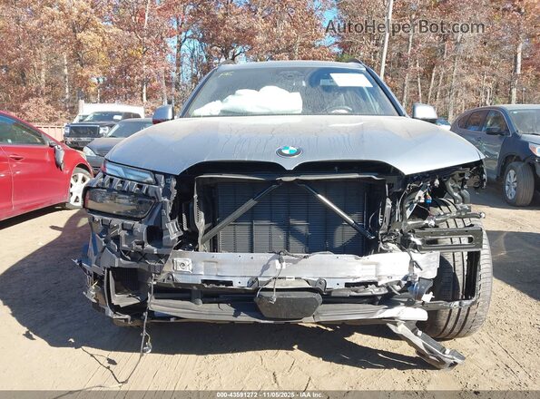 5UX23EM08R9V77437 2024 BMW X7 Gray Widok wnętrza z tyłu