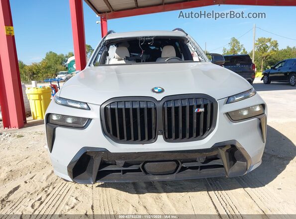 5UX33EM00R9V47434 2024 BMW X7 Dark Blue Вид задней части салона