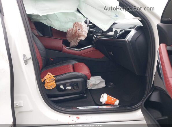5UX33EX06R9T50473 2024 BMW X6 Белый Вид салона спереди