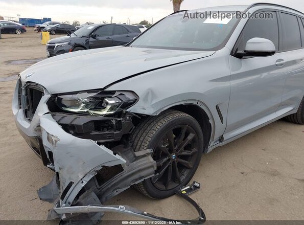 5UX43DP05R9W60130 2024 BMW X3 Серый Вид спереди