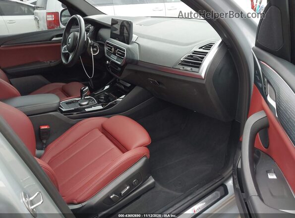 5UX43DP05R9W60130 2024 BMW X3 Серый Вид салона спереди