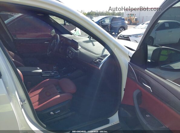 5UX43DP08P9N72475 2023 BMW X3 White Widok wnętrza z przodu