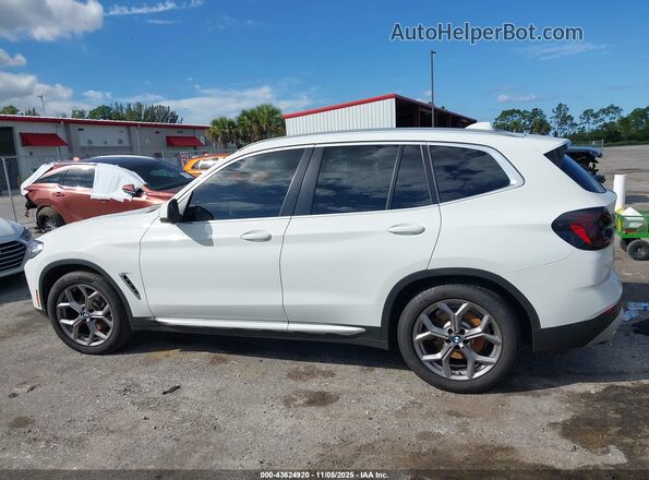 5UX43DP08P9N72475 2023 BMW X3 White Widok wnętrza 360 stopni