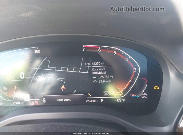 5UX43DP08R9U64053 2024 BMW X3 Blue Vista de los asientos traseros