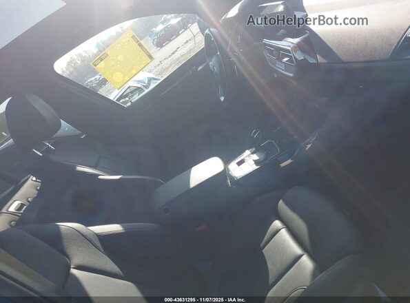 5UX43DP08R9U64053 2024 BMW X3 Blue Vista interior delantera