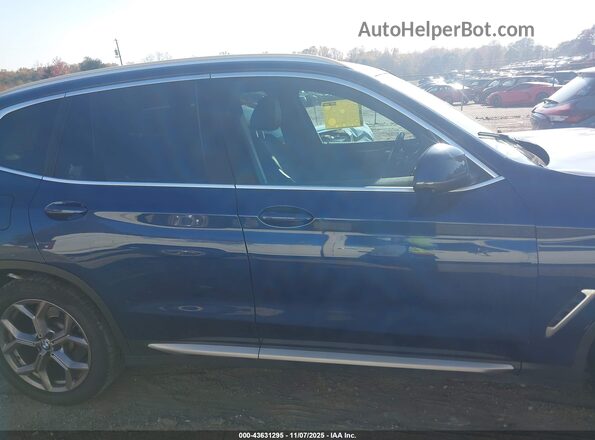5UX43DP08R9U64053 2024 BMW X3 Blue Vista interior trasera