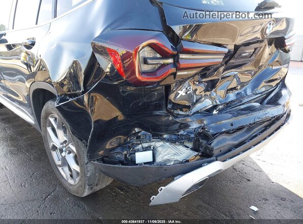 5UX43DP09N9J02131 2022 BMW X3 Black Widok z przodu