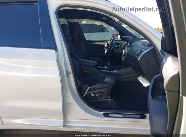 5UX43DP09N9K81688 2022 BMW X3 Белый Вид салона спереди