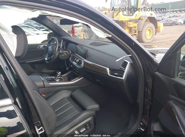 5UXCR6C03N9J16005 2022 BMW X5 Черный Вид салона спереди