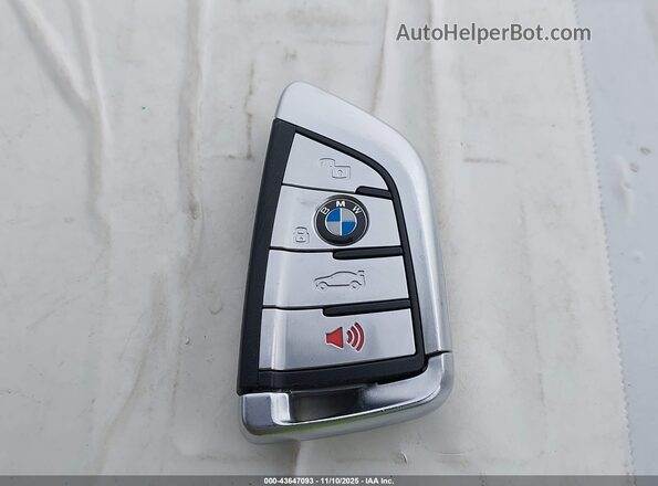 5UXCW2C04N9K69641 2022 BMW X7 Серый Вид панели приборов