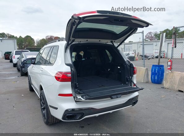 5UXCW2C08M9F89787 2021 BMW X7 White Rear left