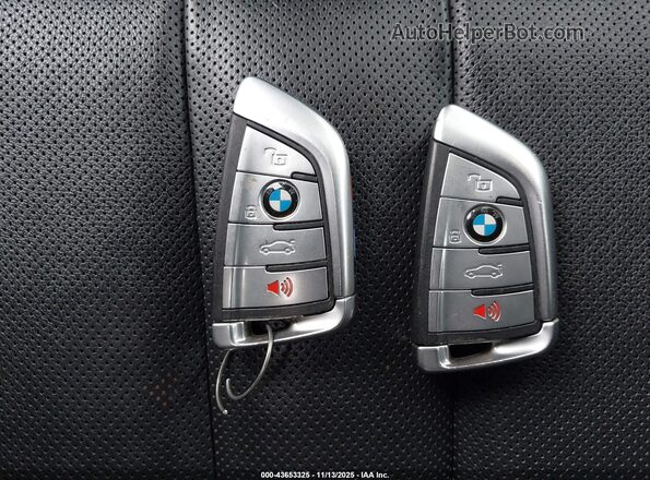 5UXCW2C08M9F89787 2021 BMW X7 White Dashboard view