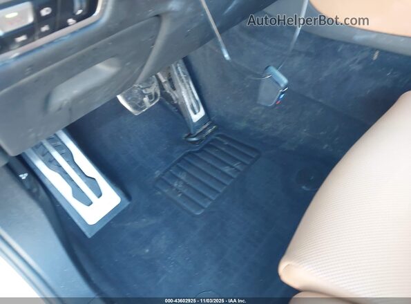 5UXCY6C09P9N44697 2023 BMW X6 White Widok deski rozdzielczej