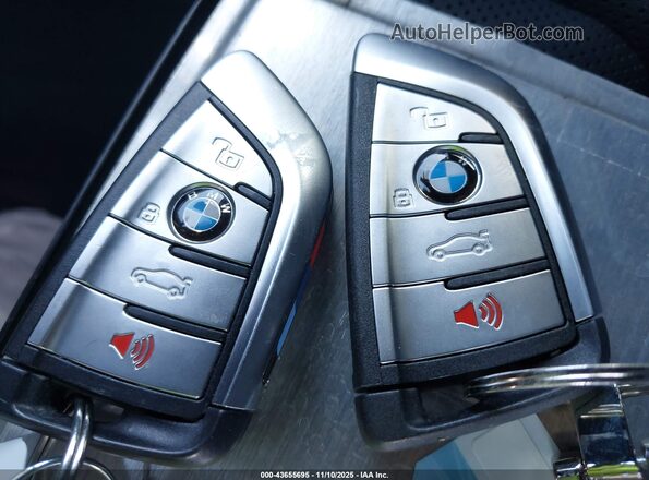 5UXCY6C09P9R58739 2023 BMW X6 White Вид панелі приладів