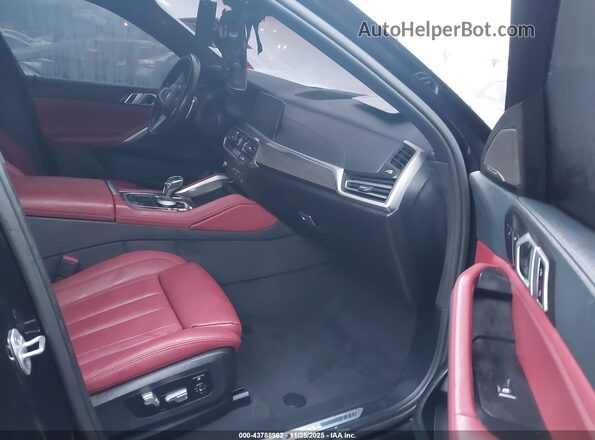 5UXCY8C02N9K18796 2022 BMW X6 Black Widok wnętrza z przodu