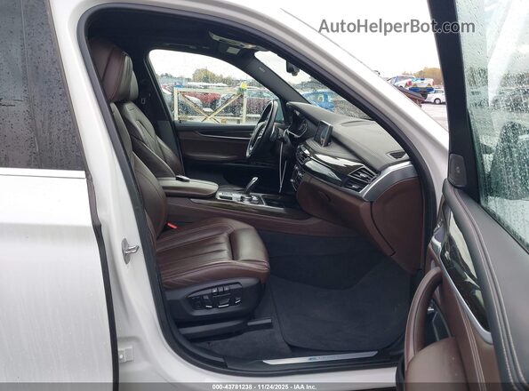 5UXKT0C57J0W03356 2018 BMW X5 Белый Вид салона спереди