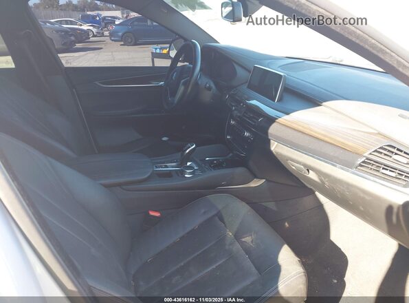 5UXKU2C30H0U28790 2017 BMW X6 Белый Вид салона спереди