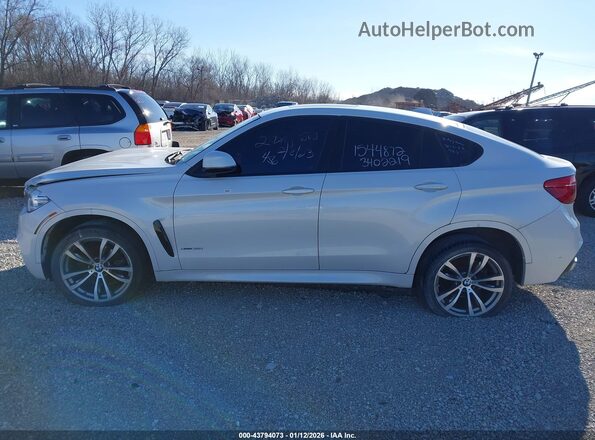 5UXKU2C53J0X48872 2018 BMW X6 White Widok wnętrza z tyłu