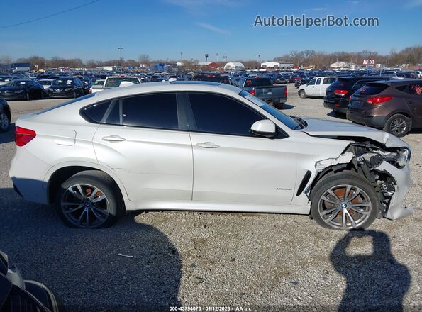 5UXKU2C53J0X48872 2018 BMW X6 White Widok zestawu wskaźników