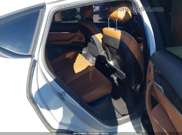 5UXKU2C53J0X48872 2018 BMW X6 White Widok naklejki z numerem VIN