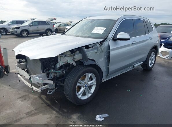 5UXTR9C54JLD74885 2018 BMW X3 Серебряный Передняя левая четверть