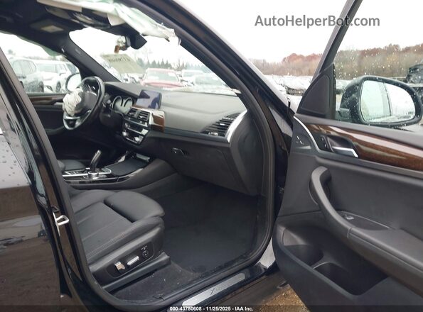 5UXTY5C0XM9E39935 2021 BMW X3 Черный Вид салона спереди