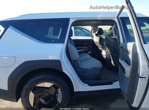 5XYAFFS59TG006909 2026 KIA EV9 Белый Вид наклейки с VIN-кодом