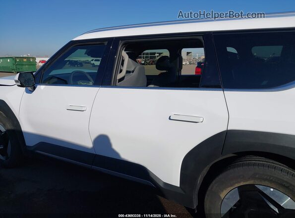 5XYAFFS59TG006909 2026 KIA EV9 Белый Вид задней части салона