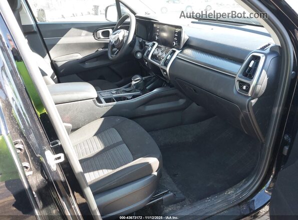 5XYRG4LC7NG143481 2022 KIA SORENTO Черный Вид салона спереди